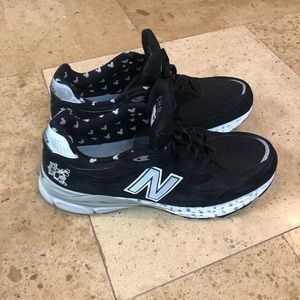 Limited Edition runDisney New Balance Mickey Mouse Mens shoe